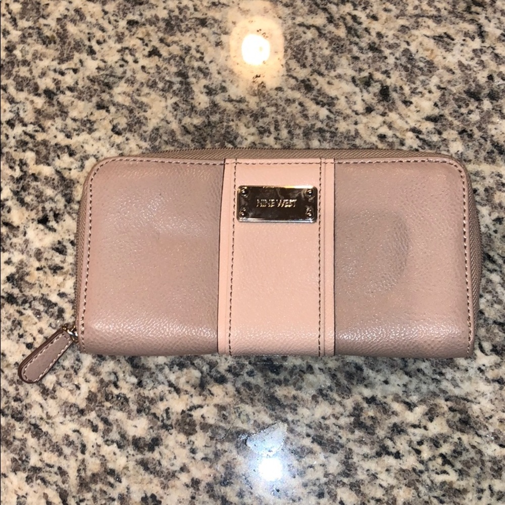 Nine West zippered Wallet